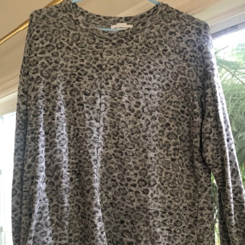 Liz Claiborne Animal Print Long Sleeves Blouse